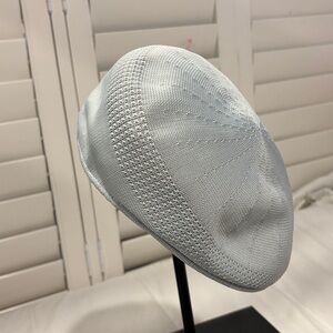 Stylish Light Gray Knit Beret